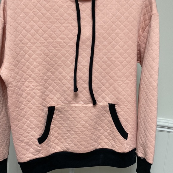 Lands’ End Women’s quilt look Peach Medium hooded top - Picture 3 of 5